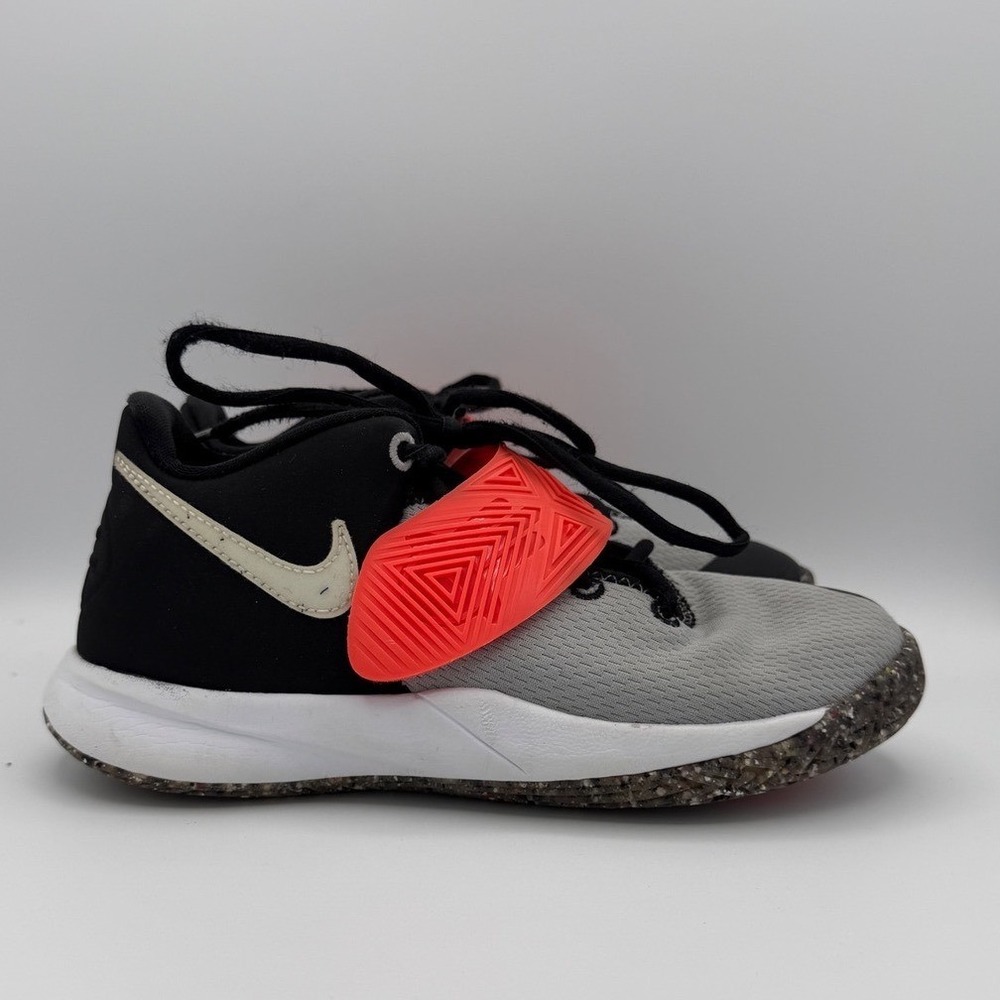 Nike Kyrie Flytrap 4 GS Black Grey Bright Crimson Kids Size 3Y